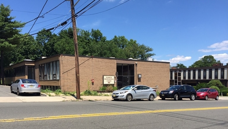 185 Cedar Ln, Teaneck, NJ for sale Primary Photo- Image 1 of 1