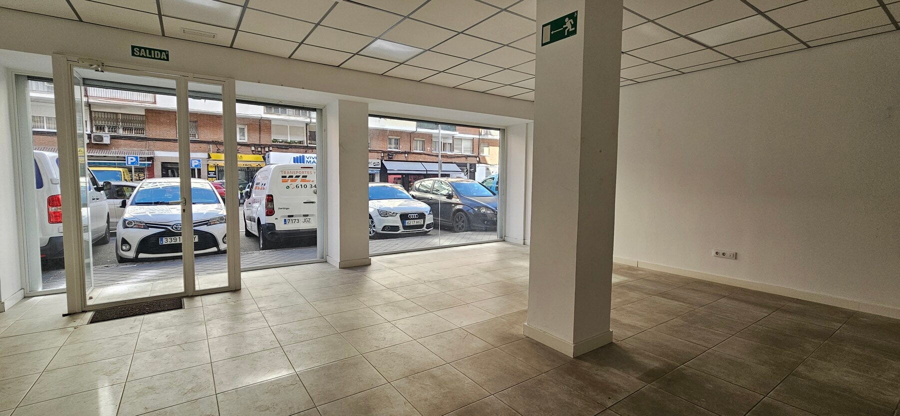 Madrid, MAD 28019 - Unit Pta. C - - Interior Photo - Image 2 of 7