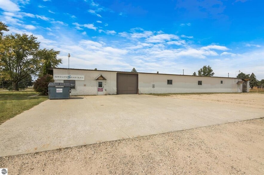 926 Frisbie St, Cadillac, MI for sale - Building Photo - Image 2 of 12