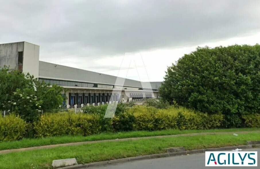 Industrial in Combs-la-Ville for lease - Building Photo - Image 1 of 2