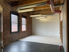 108 3rd St, Des Moines, IA for lease Interior Photo- Image 1 of 6