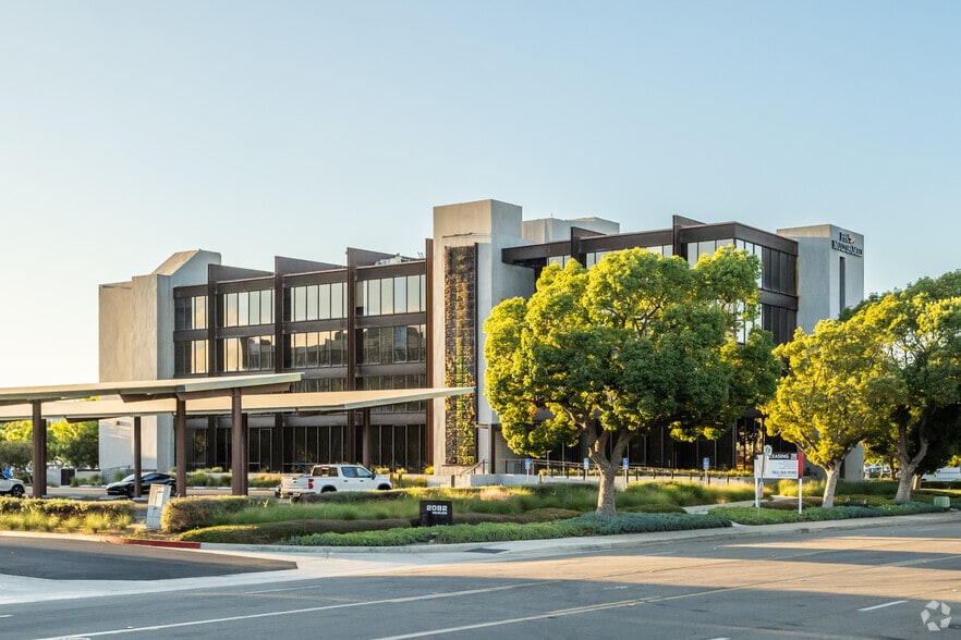 2082 Michelson Dr, Irvine, CA for lease - Building Photo - Image 2 of 4