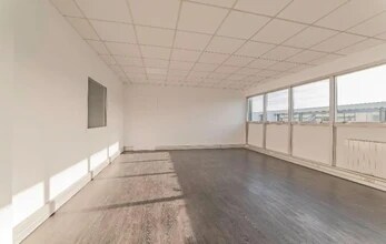 Avenue Georges Politzer, Élancourt for lease Interior Photo- Image 2 of 6