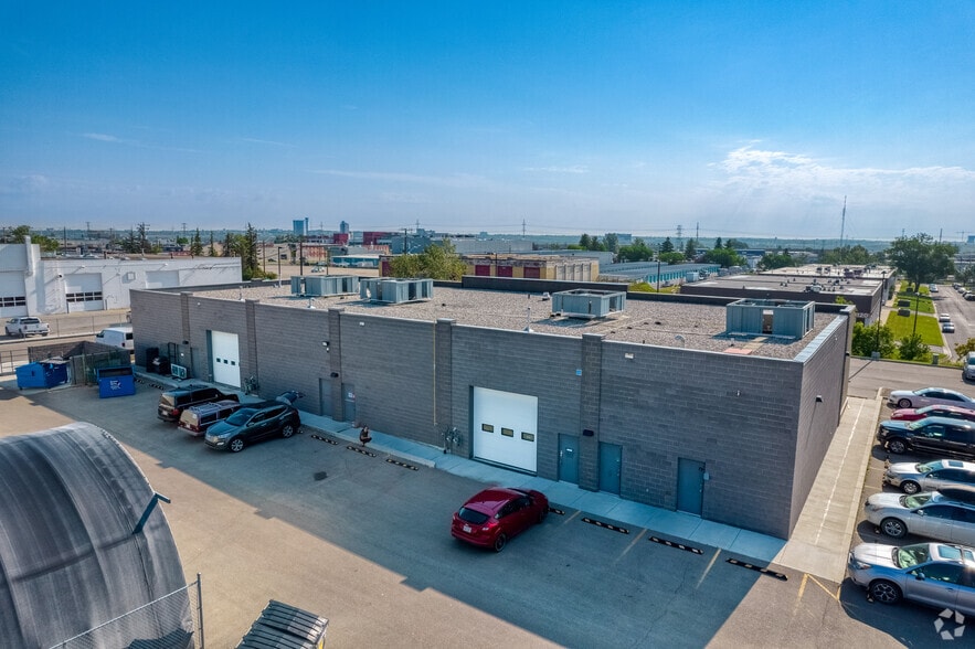 4405 9th St SE, Calgary, AB for sale - Building Photo - Image 3 of 9