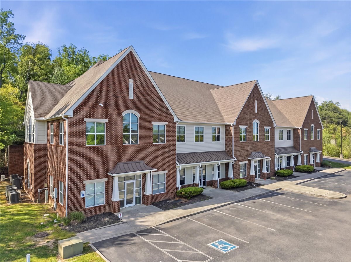 1750 Commons Point Dr, Knoxville, TN for lease Interior Photo- Image 1 of 18