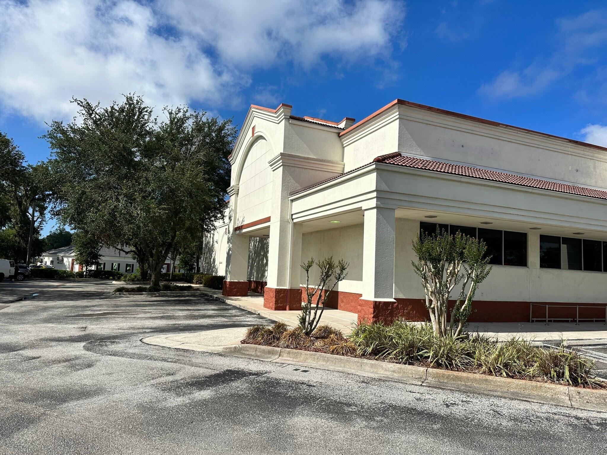 909 E Lumsden Rd, Brandon, FL for sale Primary Photo- Image 1 of 1