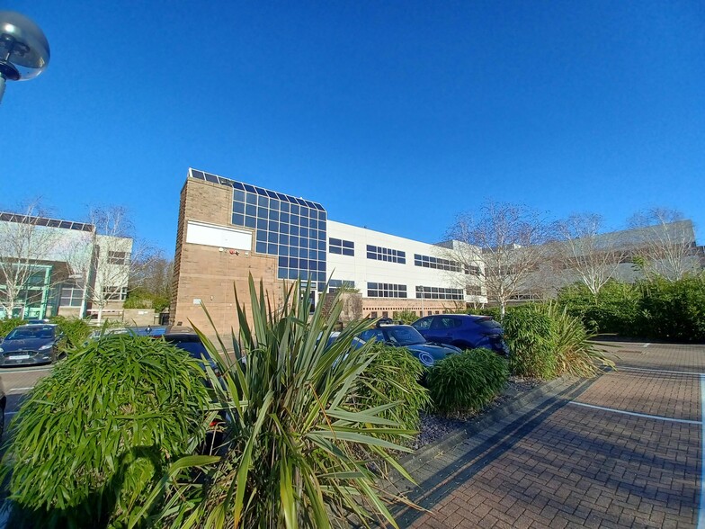 Oldbury, Bracknell for lease - Building Photo - Image 1 of 7