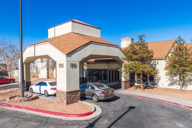More details for 1315 Menaul Blvd NE, Albuquerque, NM - Hospitality for Sale