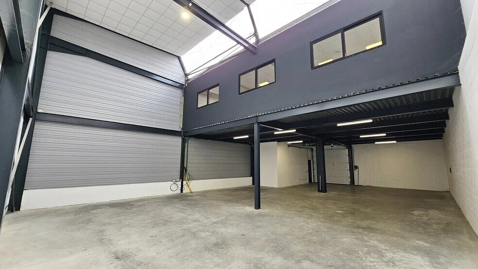 Flex in Collégien for lease - Interior Photo - Image 1 of 16