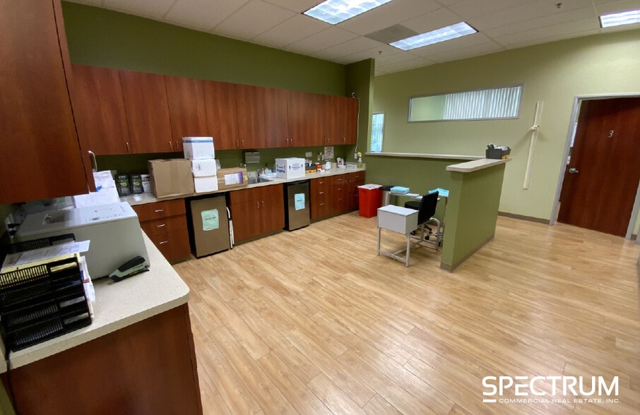 21060 Centre Pointe Pky, Santa Clarita, CA for lease - Interior Photo - Image 3 of 12