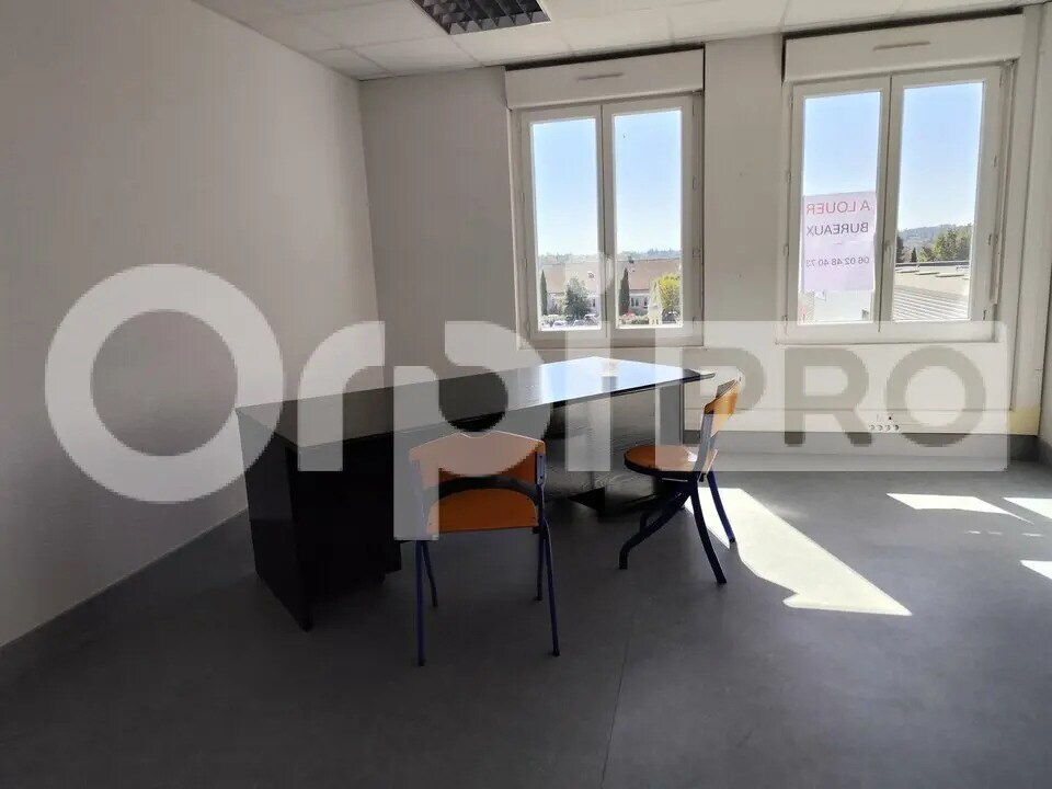 Office in Limoges for lease Interior Photo- Image 1 of 5