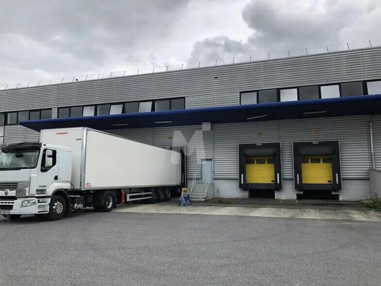 Flex in Combs-la-Ville for lease - Building Photo - Image 2 of 5