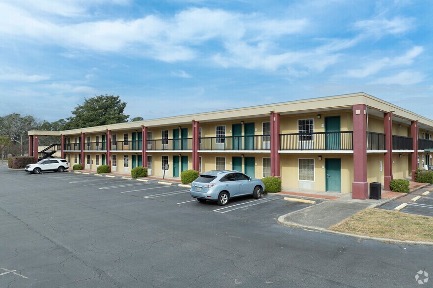 500 Chris Dr, West Columbia, SC for sale - Primary Photo - Image 1 of 1