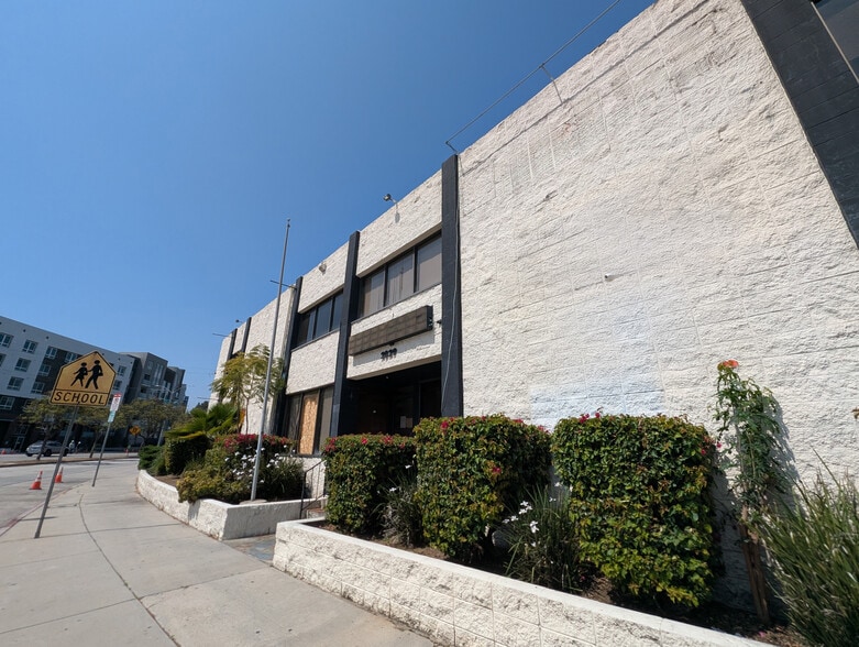 2829 N San Fernando Rd, Los Angeles, CA for lease - Building Photo - Image 2 of 10