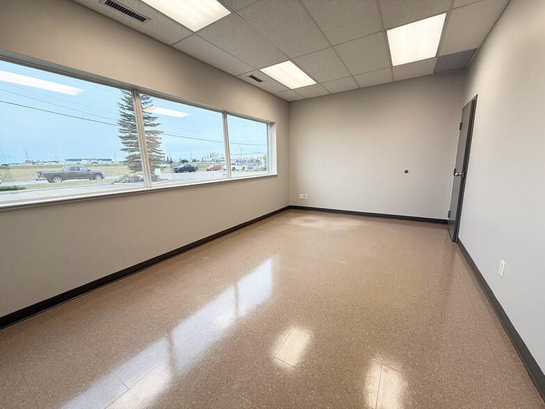 7659 Edgar Industrial Crt, Red Deer, AB for lease - Building Photo - Image 2 of 10