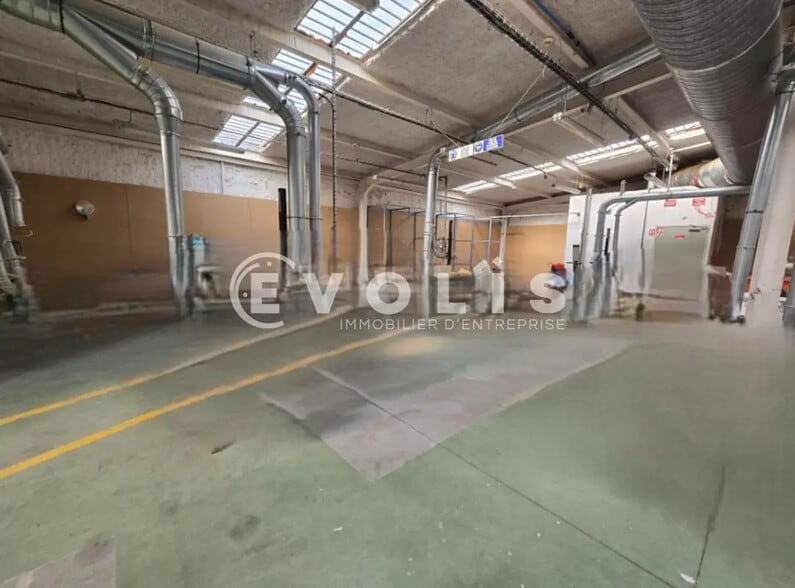 Flex in Verrières-le-Buisson for lease - Interior Photo - Image 2 of 10