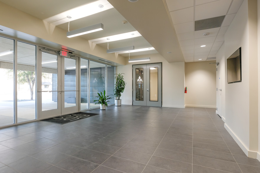 8610 Broadway St, San Antonio, TX for lease - Lobby - Image 3 of 11