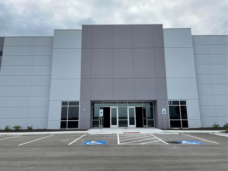 9870 Britton St, Lenexa, KS for sale - Primary Photo - Image 1 of 1