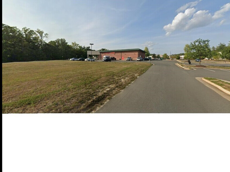 17135 Wayside Dr, Dumfries, VA for lease - Building Photo - Image 1 of 4