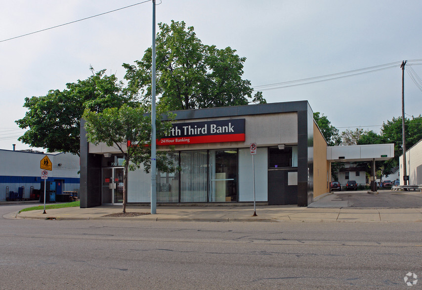 700 Bridge St NW, Grand Rapids, MI for sale - Primary Photo - Image 1 of 1