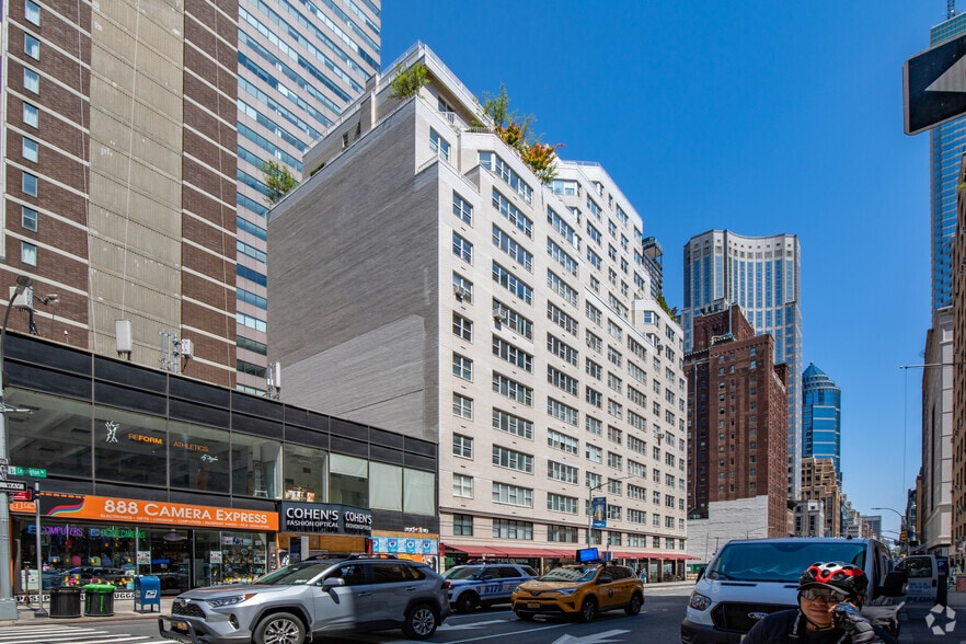 668 Lexington Ave, New York, NY for lease - Building Photo - Image 3 of 12