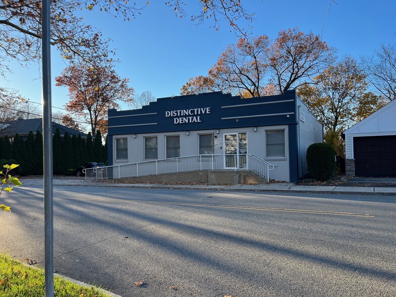 696 Palisade Ave, Teaneck, NJ for sale - Building Photo - Image 1 of 3