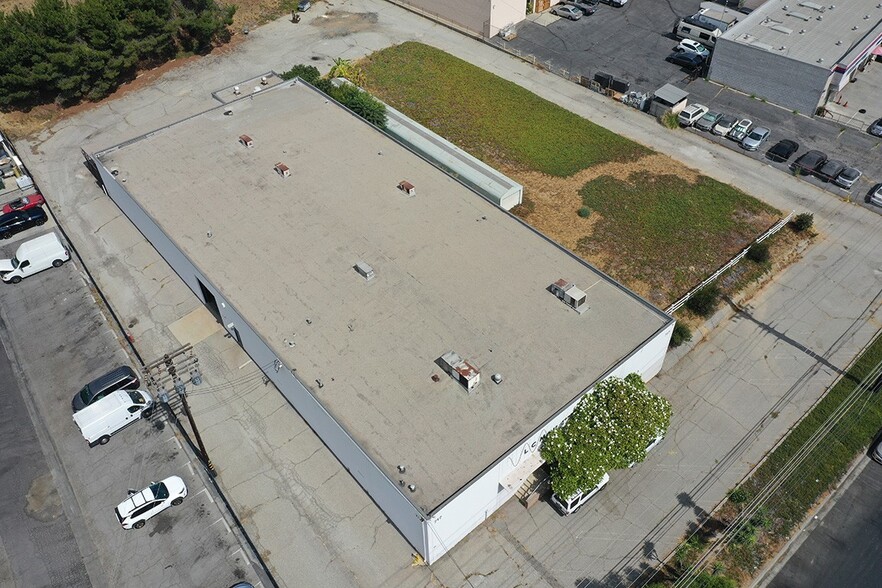 711-717 Monterey Pass Road portfolio of 2 properties for sale on LoopNet.com - Building Photo - Image 2 of 11