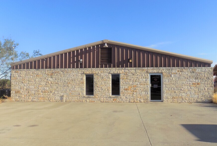 2045 FM 2367, Carrizo Springs, TX for sale - Primary Photo - Image 1 of 1