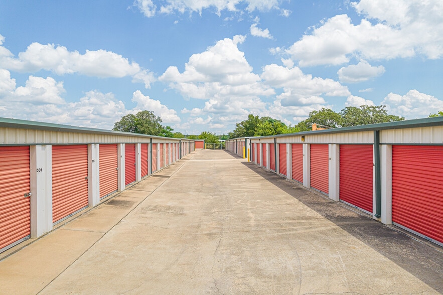 1618 W State Highway 71, La Grange, TX for sale - Primary Photo - Image 1 of 7