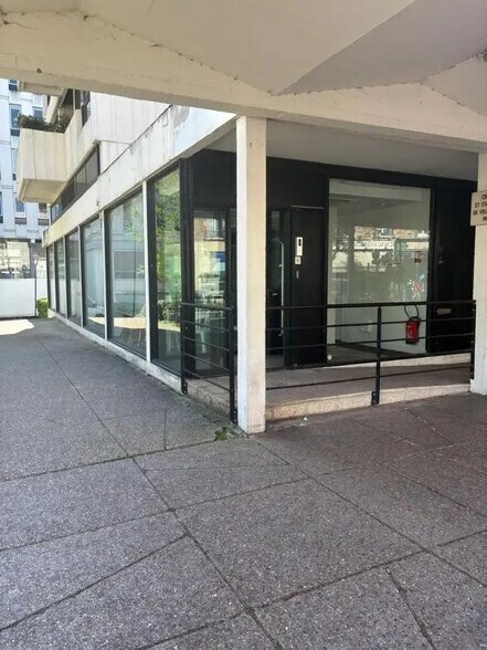 Retail in Sèvres for sale - Building Photo - Image 2 of 7