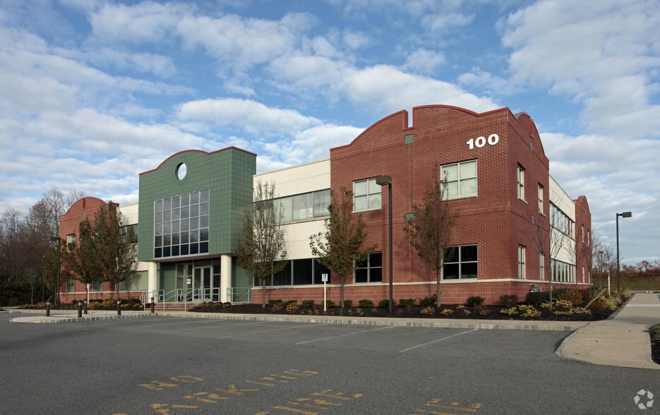 1101 W Main St, Freehold, NJ for sale - Primary Photo - Image 1 of 1