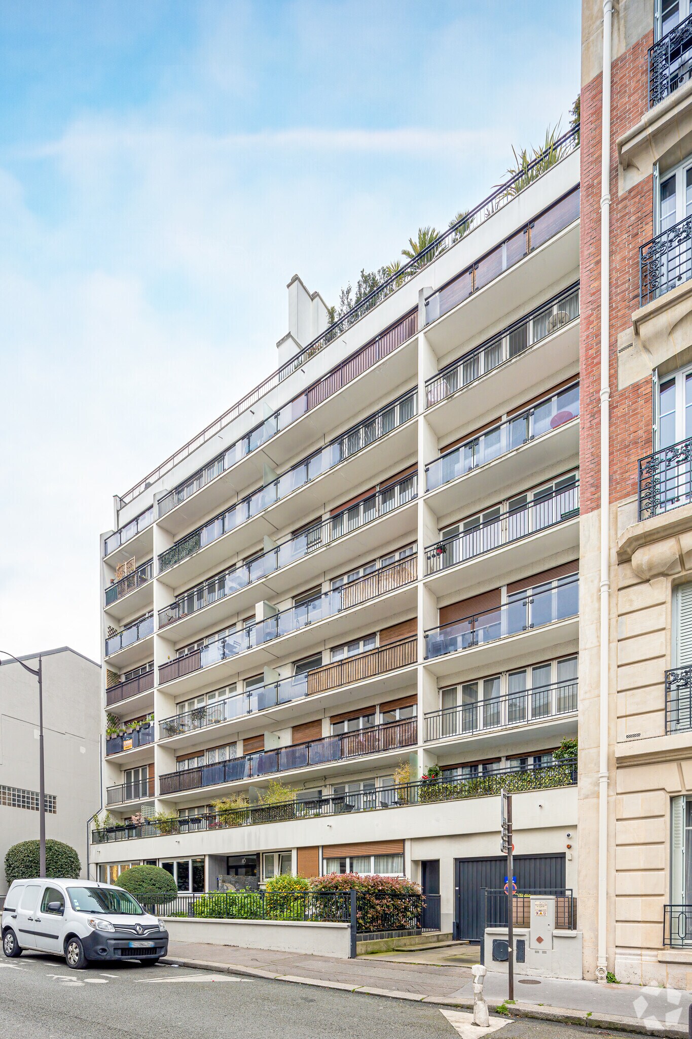 16 Rue Rottembourg, Paris for sale Primary Photo- Image 1 of 1