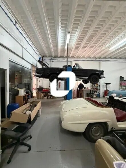 Office in Morainvilliers for lease - Interior Photo - Image 2 of 6