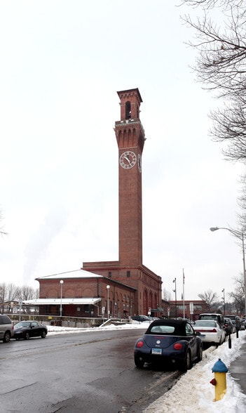 389 Meadow St, Waterbury, CT for sale - Primary Photo - Image 1 of 1