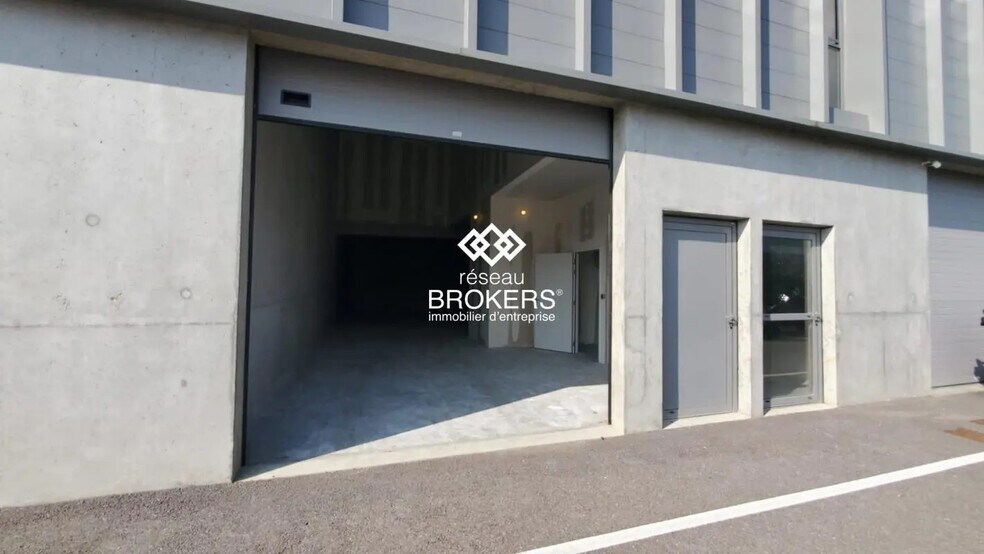 Industrial in Poisy for lease - Building Photo - Image 2 of 16