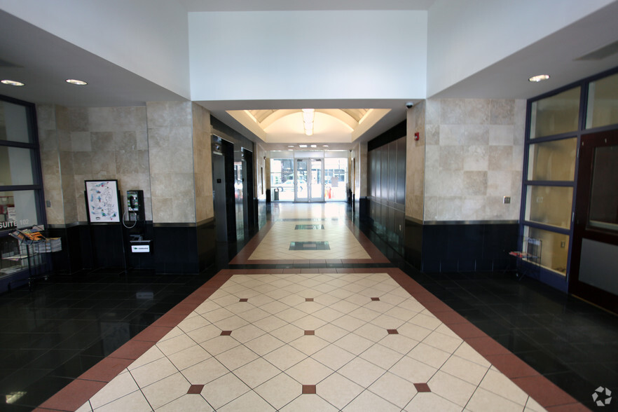 201 Hay St, Fayetteville, NC for lease - Lobby - Image 2 of 32