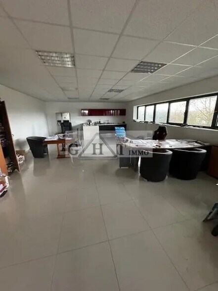 Industrial in Chessy for sale - Interior Photo - Image 2 of 3