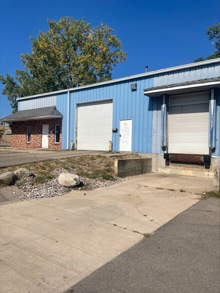5635 Commerce St, Lansing, MI for lease - Building Photo - Image 3 of 20