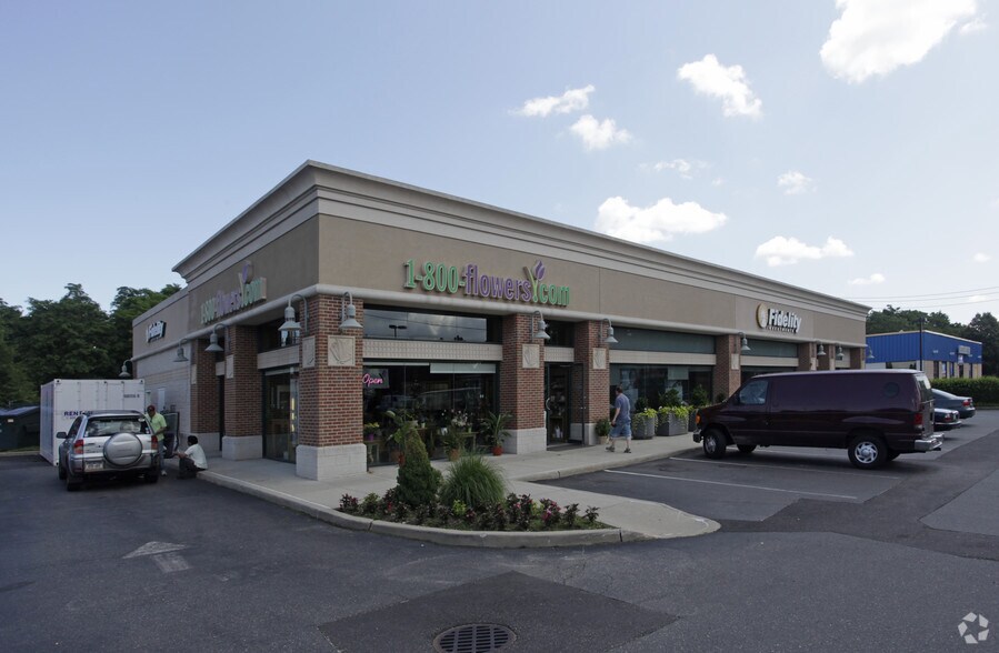 37 W Jericho Tpke, Huntington Station, NY for sale - Primary Photo - Image 1 of 1