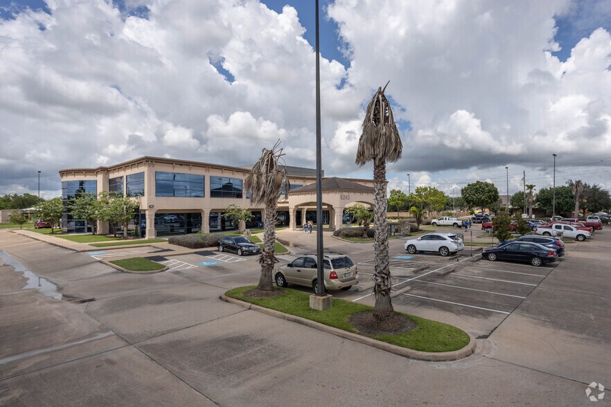 6243 Fairmont Pky, Pasadena, TX for lease - Building Photo - Image 2 of 8