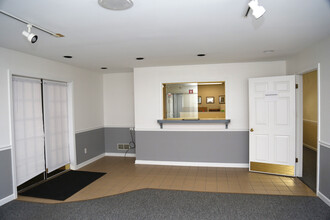 5000 Hampton Ctr, Morgantown, WV for lease Interior Photo- Image 2 of 9