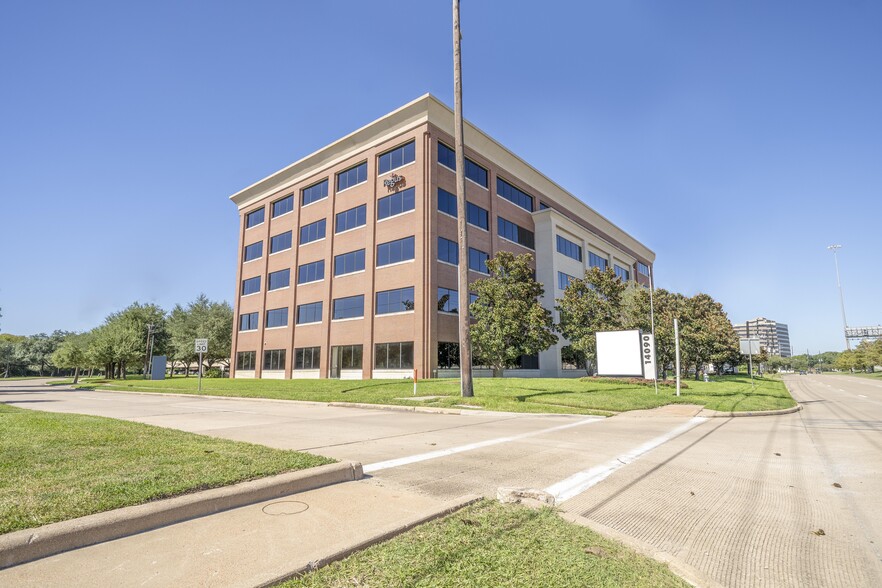 14090 Southwest Fwy, Sugar Land, TX for lease - Building Photo - Image 3 of 25