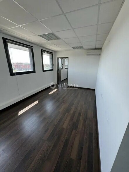 Office in Nîmes for lease - Interior Photo - Image 3 of 10
