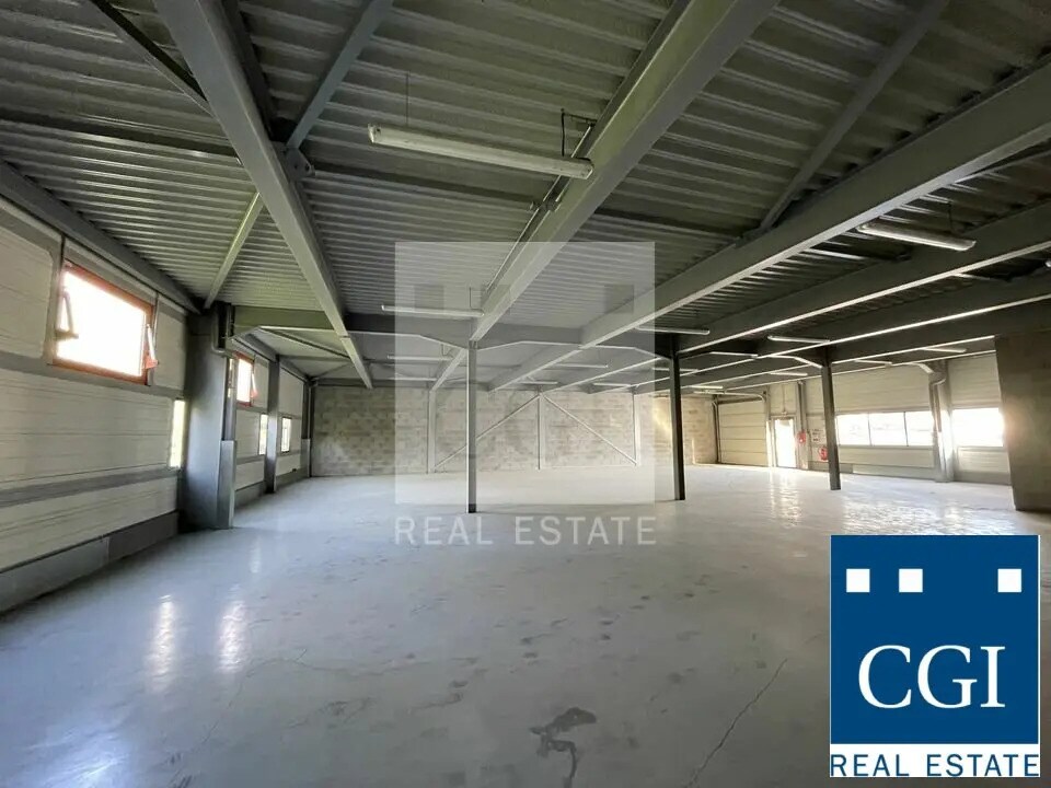 Flex in La Terrasse for lease Interior Photo- Image 1 of 5