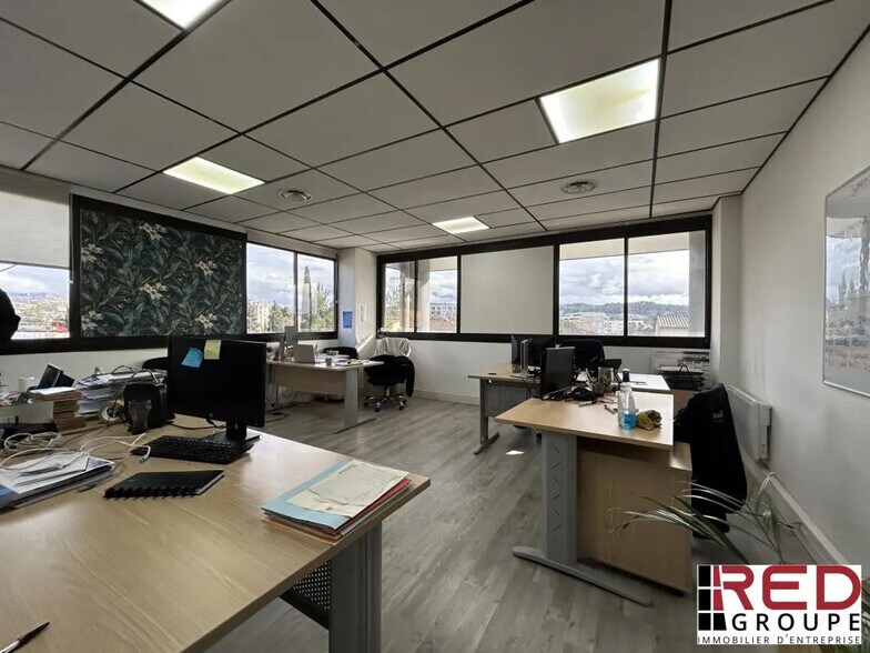 Office in Aix-en-Provence for lease - Building Photo - Image 1 of 5