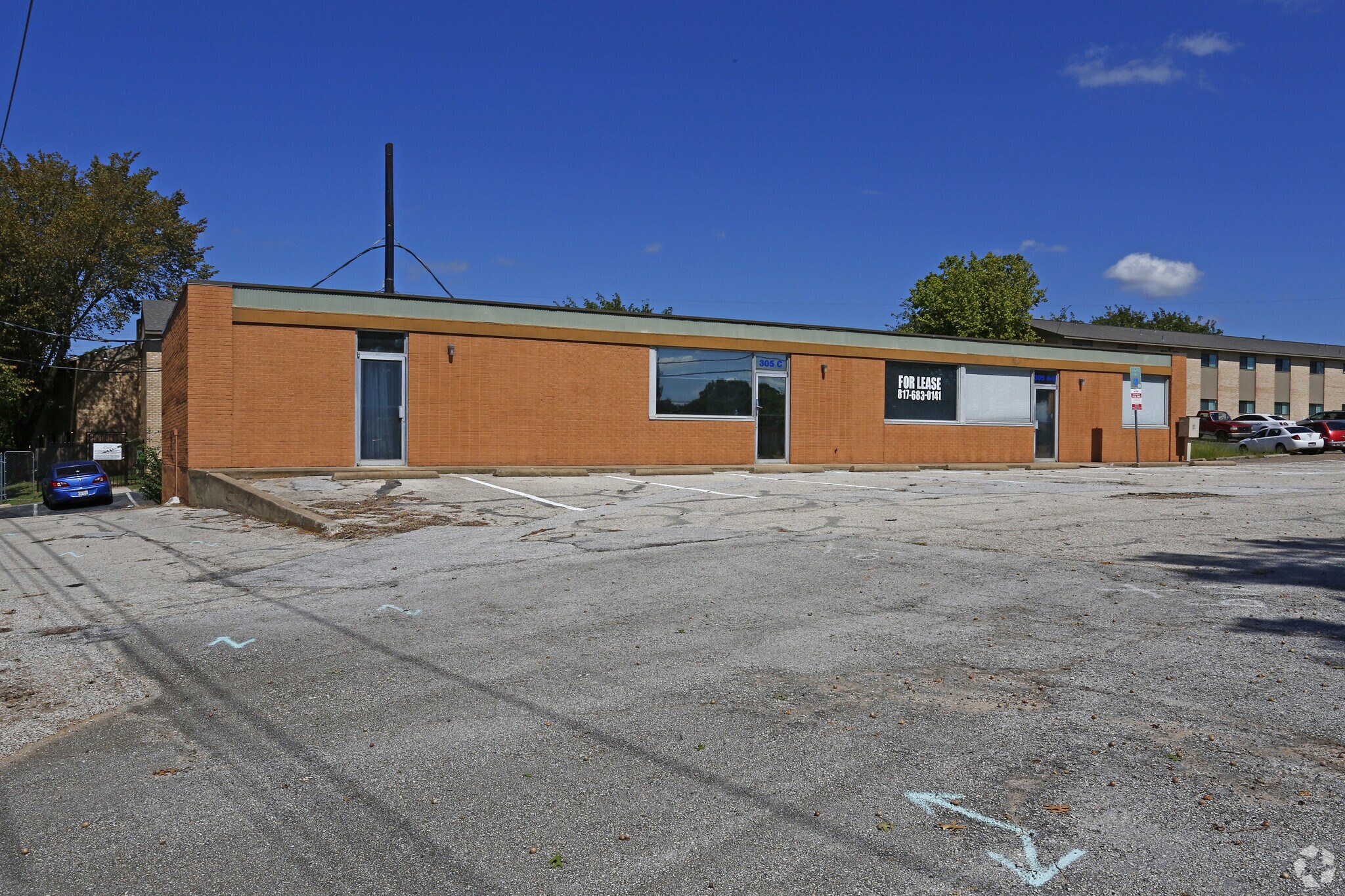 305 E Hurst Blvd, Hurst, TX for sale Primary Photo- Image 1 of 1