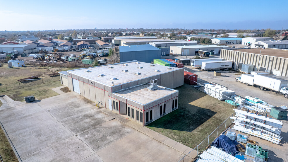 3152 Broce Dr, Norman, OK for lease - Building Photo - Image 1 of 32