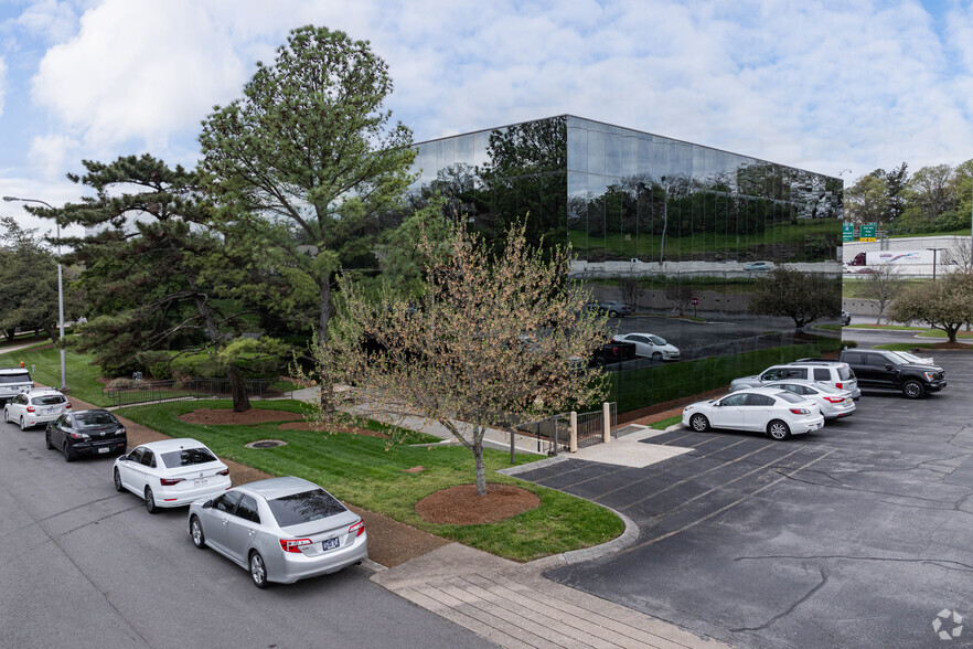 2451 Atrium Way, Nashville, TN for lease - Primary Photo - Image 1 of 16