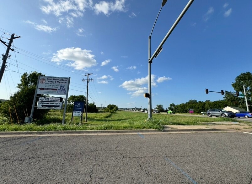 Hwy 62 Willis Rd, Tahlequah, OK for lease - Building Photo - Image 2 of 3
