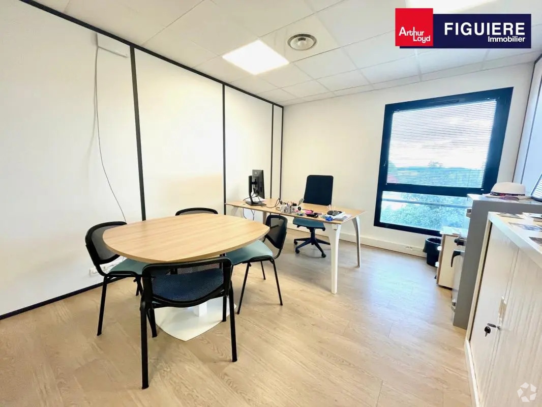 105 Rue Rue René Descartes, Aix-en-Provence for lease Interior Photo- Image 1 of 9